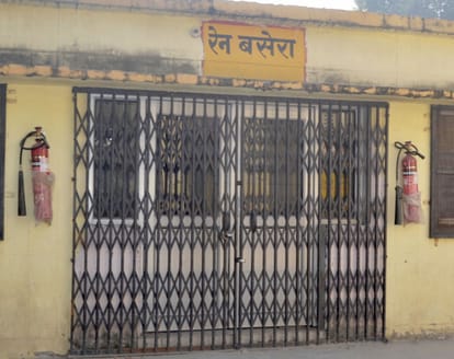 Budaun News: रैन बसेरों पर ताले, तीमारदारों को ठहरने के पड़ रहे हैं लाले Night shelters are locked, attendants are forced to stay