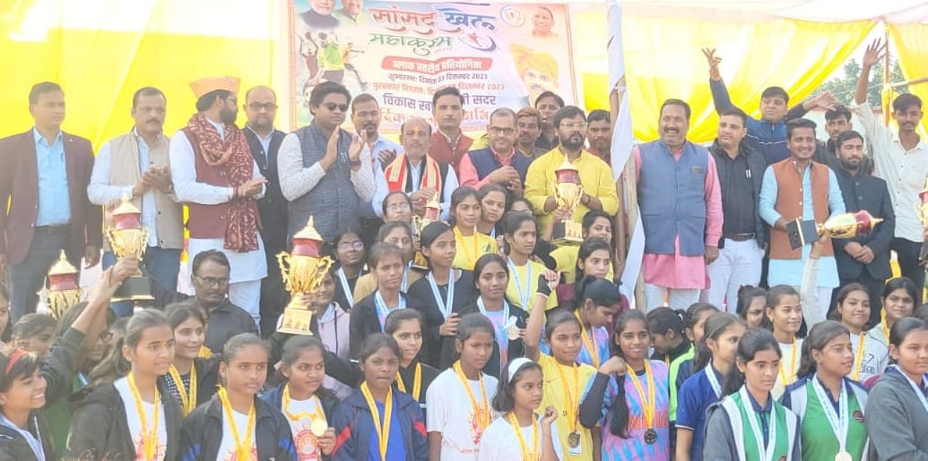 Winners and runners-up players honored in block level sports competition