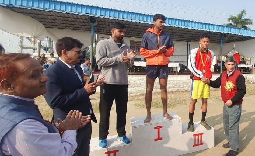 Lokesh beats everyone in 10 thousand meter race