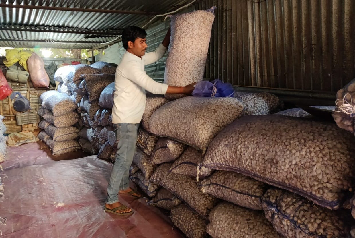 Garlic increases inflation, spoils taste of pulses and vegetables