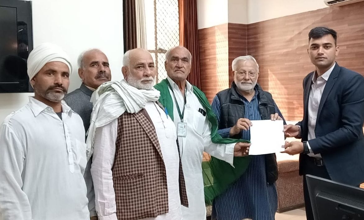 Farmers submitted memorandum in the name of President to SDM