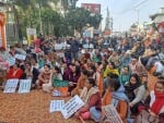 ऊना में कांग्रेस के एक साल जश्न के विरोध में जमा भाजपा कार्यकर्ता ।संवाद