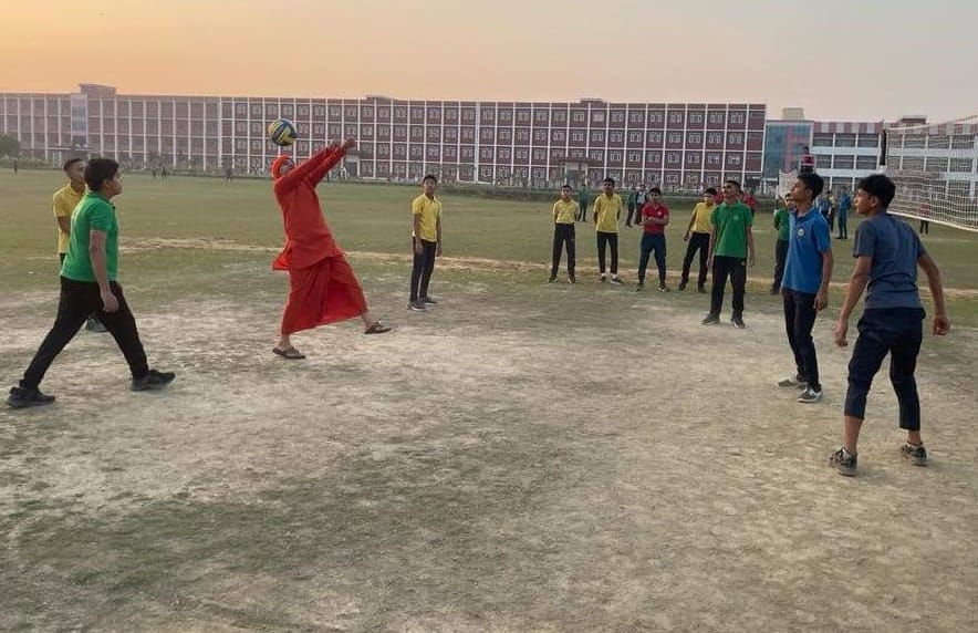 Amidst the discussion of becoming CM, Mahant Balaknath tried his hands at volleyball