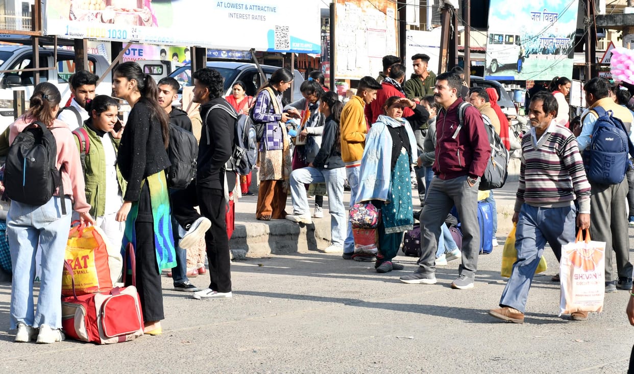 62 buses did not run...passengers kept wandering, had to reach home by auto and taxi