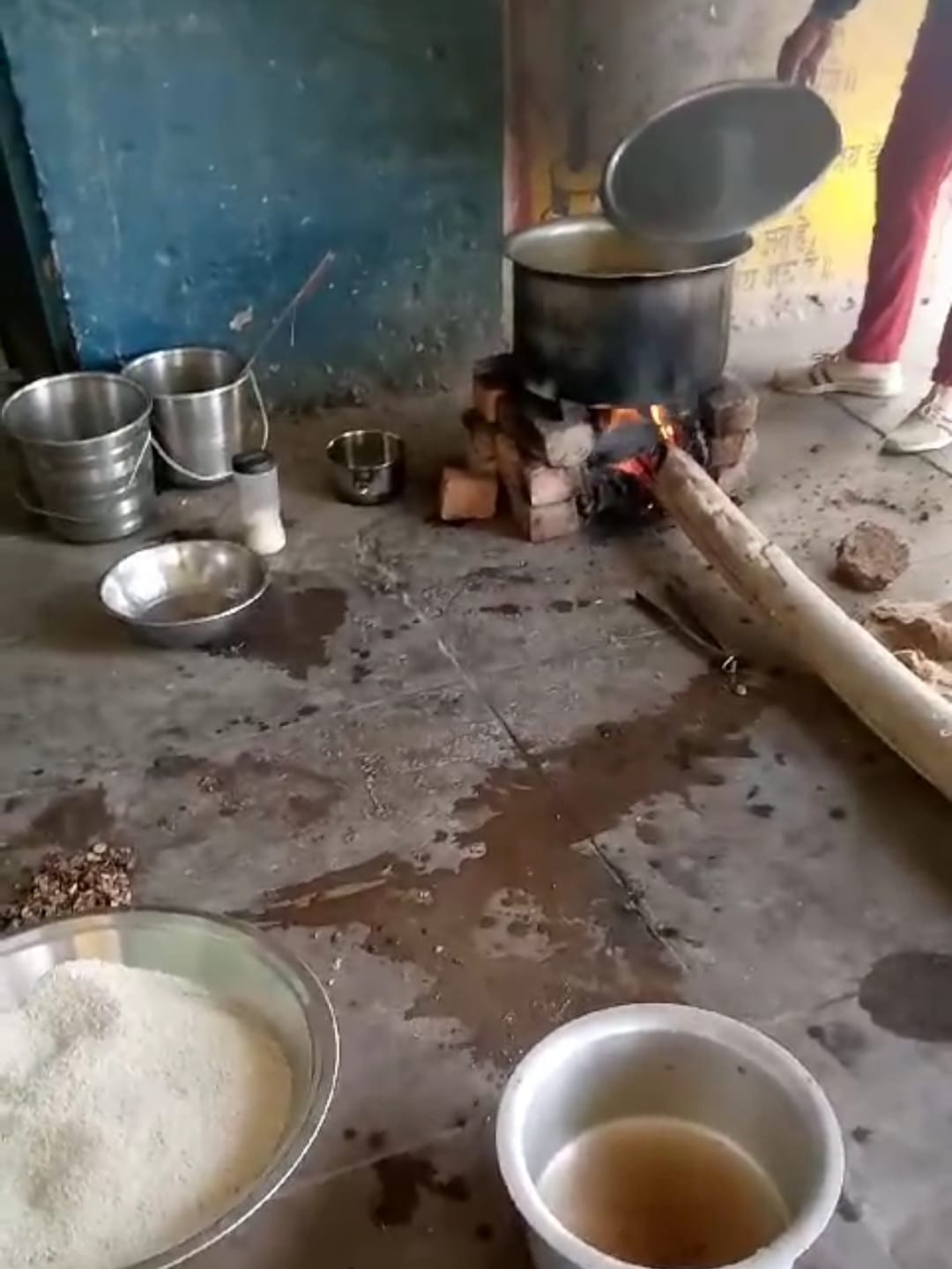 Vegetables and rice were being cooked instead of bread and vegetables, commotion