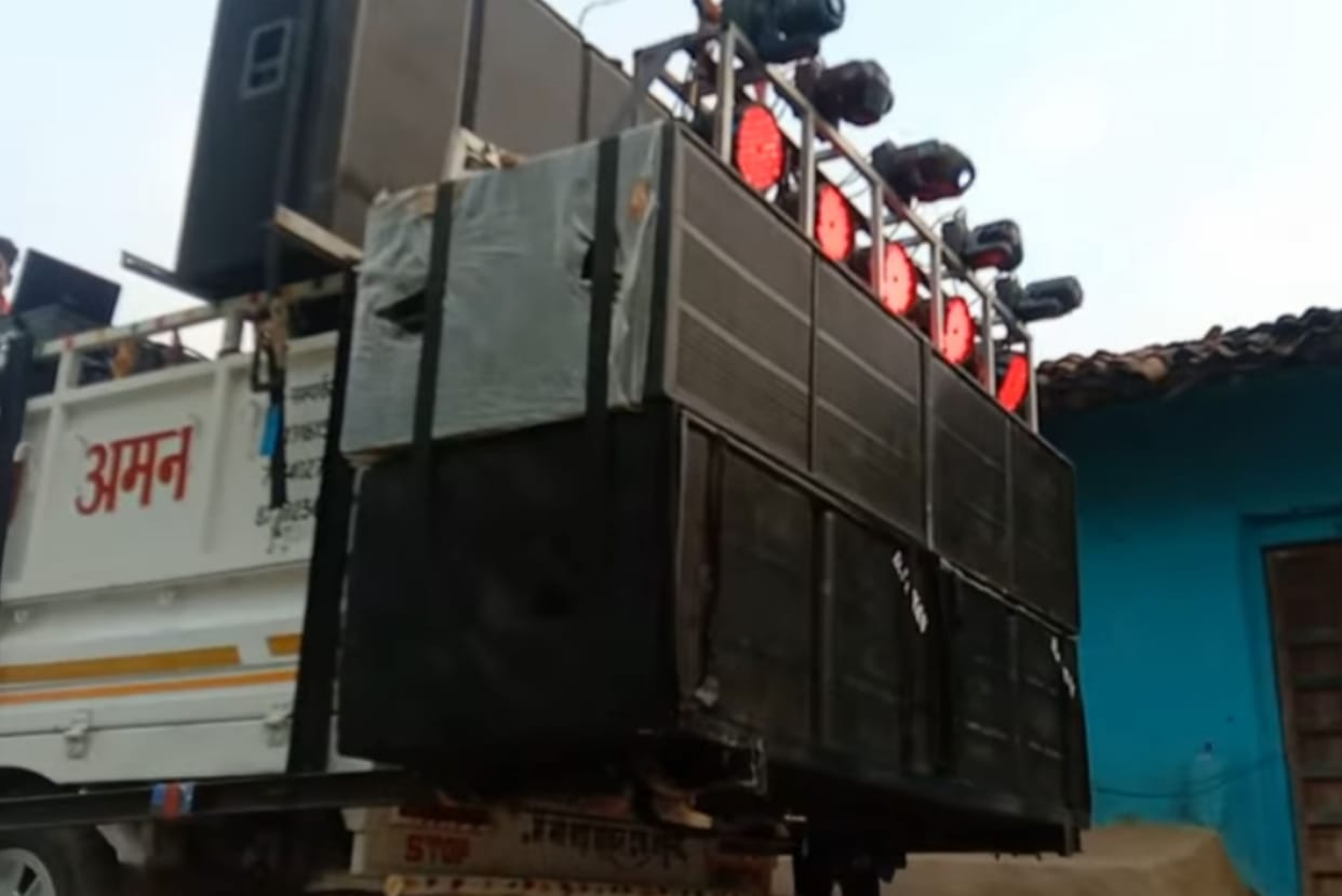 DJ car went out of control crush to young man in Firozabad he died