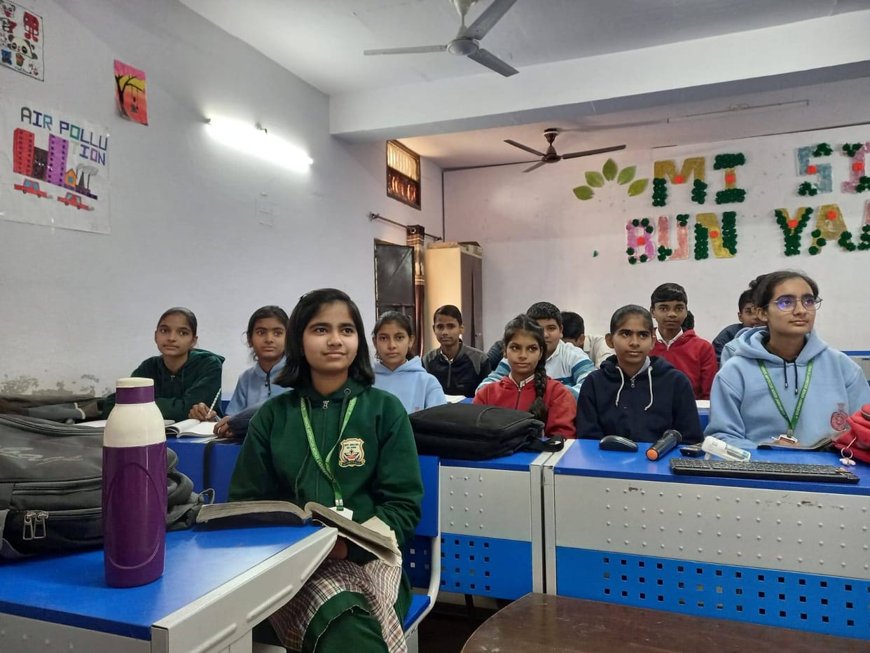 Three new Buniyaad centers started in the district, newly selected students got tablets