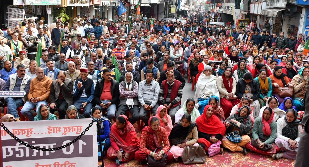 BJP roared in Gandhi Chowk, shouted against the government with songs