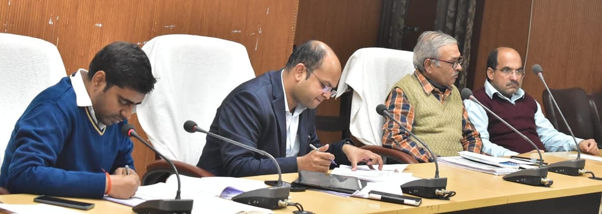 Eligible people should get benefits of government schemes: DM