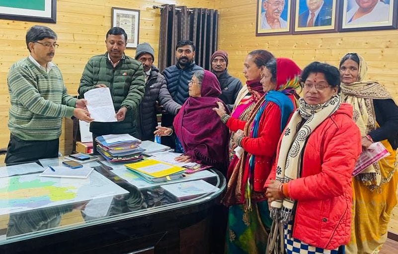 Giving memorandum to DM demanding opening of closed road and donkey