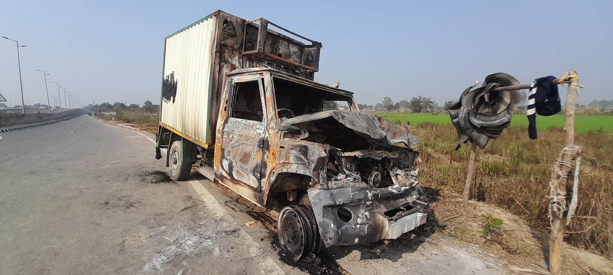 A sudden fire broke out in a tempo moving on GT Road