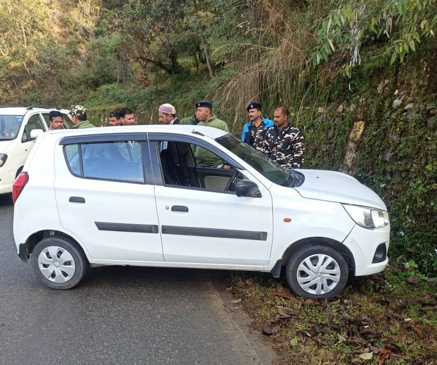 Car slipped in frost near Paleta and crashed in pithoragarh