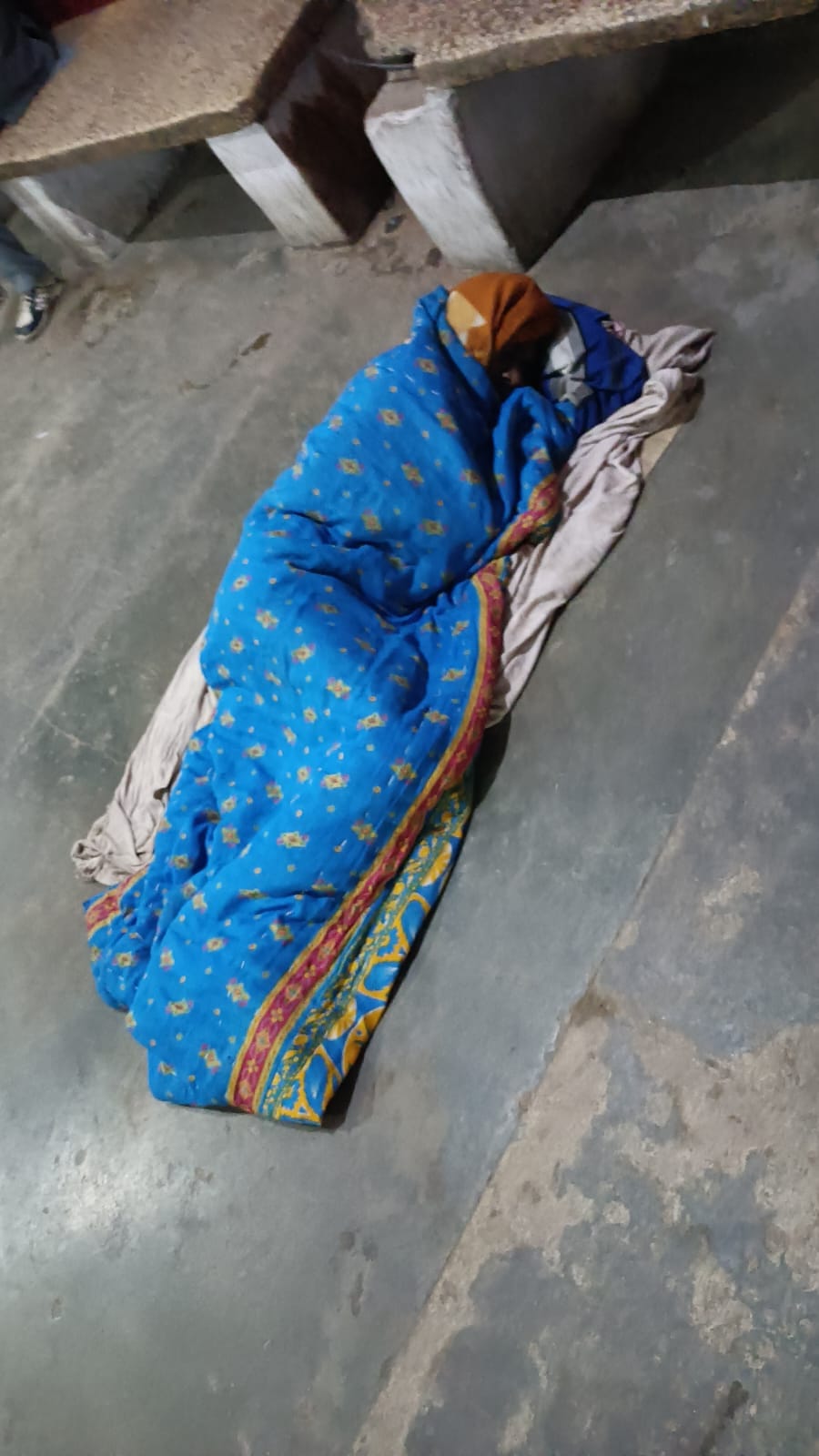 Life spent at night in the open, municipal arrangements slow