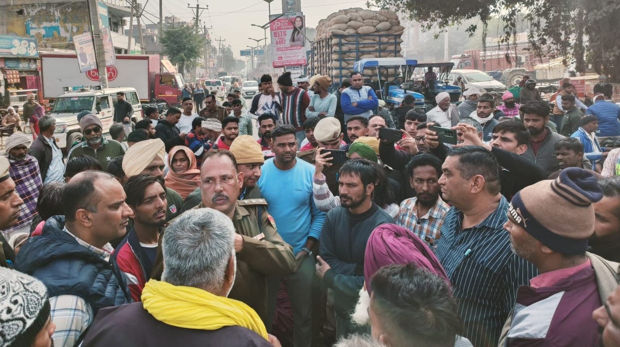 National Highway blocked for three and a half hours due to death of married woman