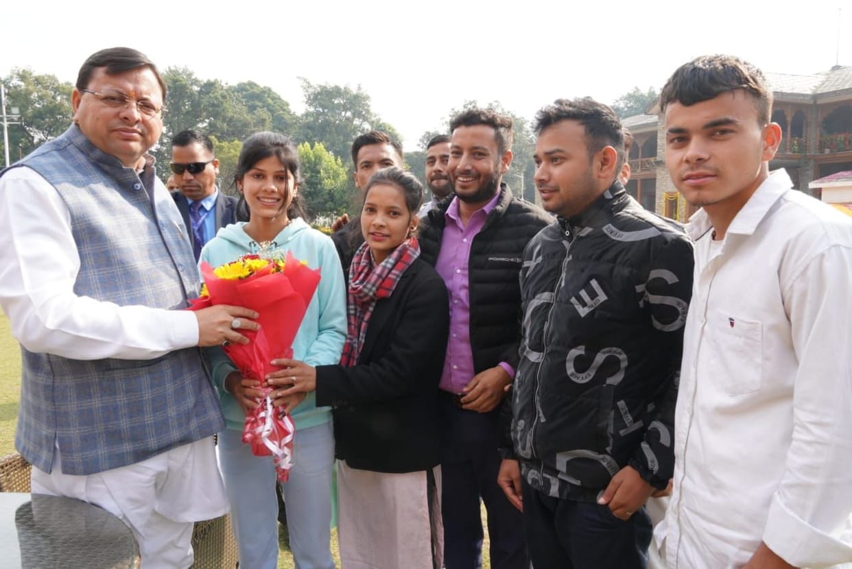 Memorandum given to Chief Minister regarding various demands of Degree College