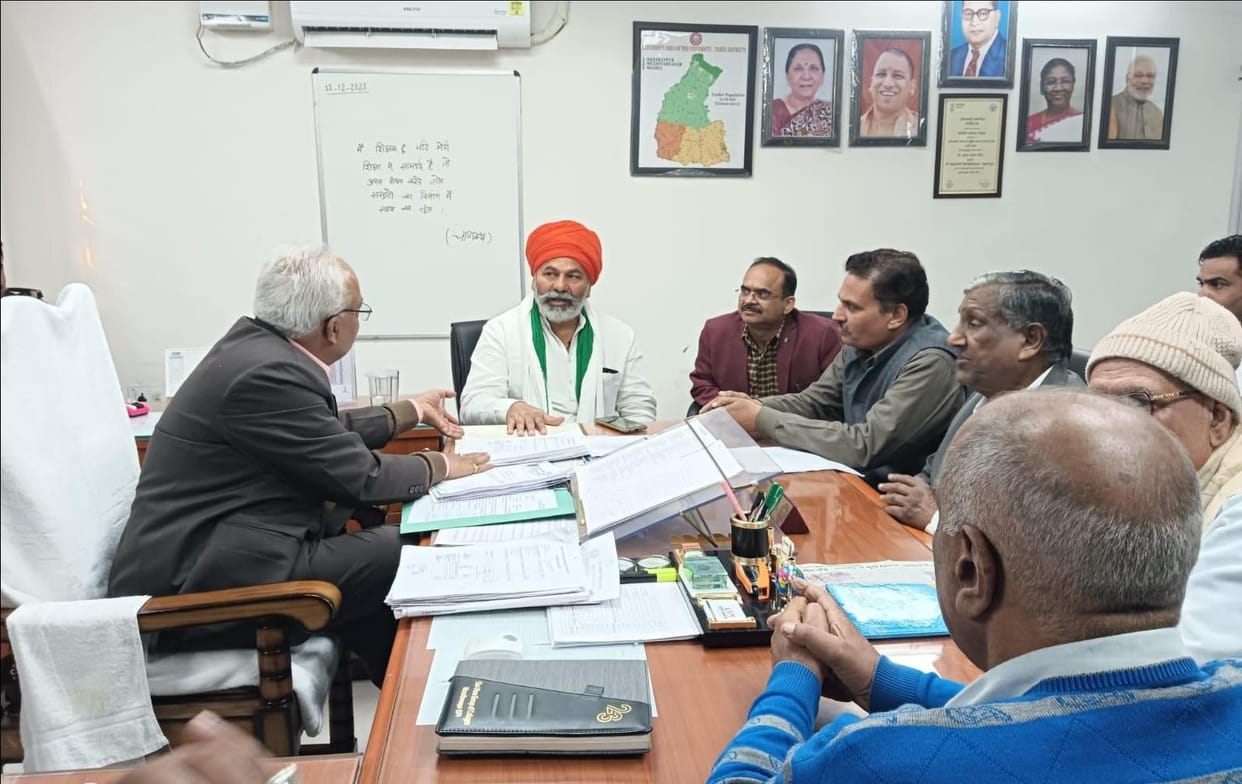 Rakesh Tikait met the Vice Chancellor to withdraw the increase in examination fee.
