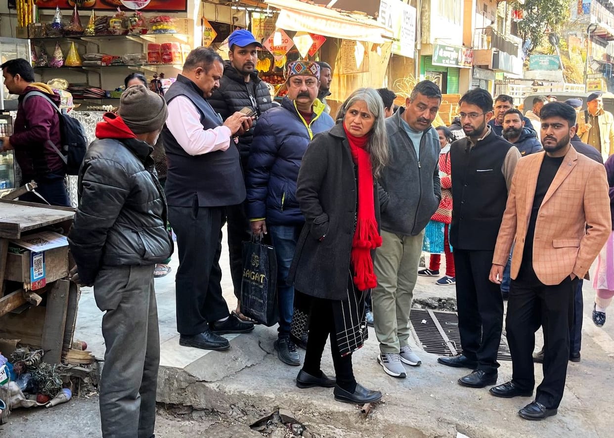 Administration removed encroachment from Rajgarh road