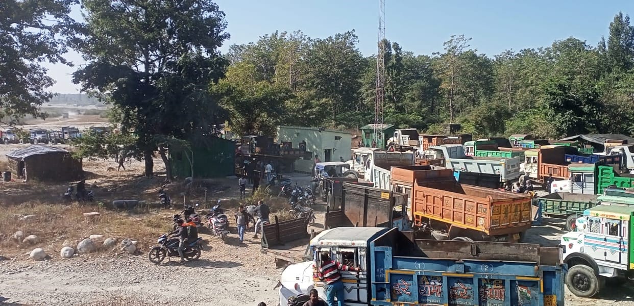 Mineral extraction started from Sharda River