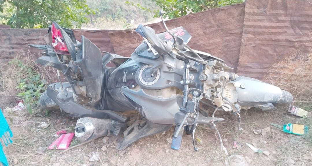 Bike rider injured in collision between bike and truck, referred to Tanda