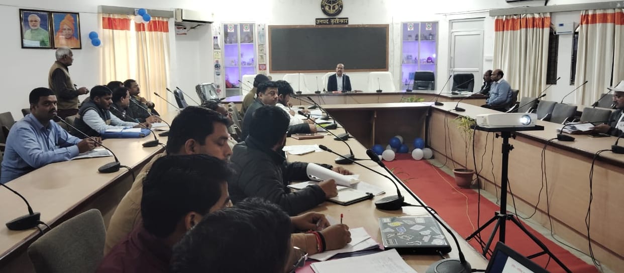 Take action against vehicles carrying overloaded sugarcane: DM