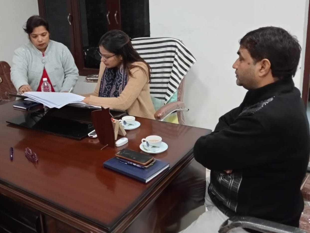 SDM took charge after reaching Khatauli Municipality