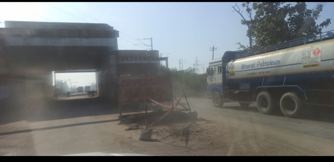 Vehicles going on closed road due to negligence of NH