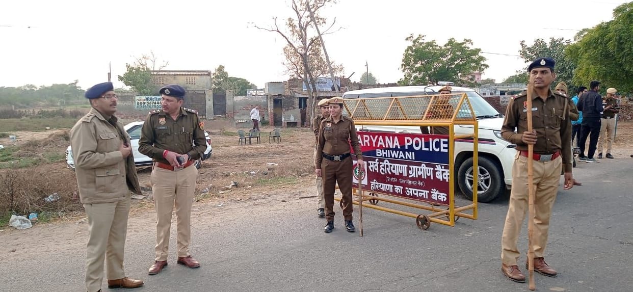 Under the sealing plan, 31 checkpoints were set up in the city, police checked the vehicles.