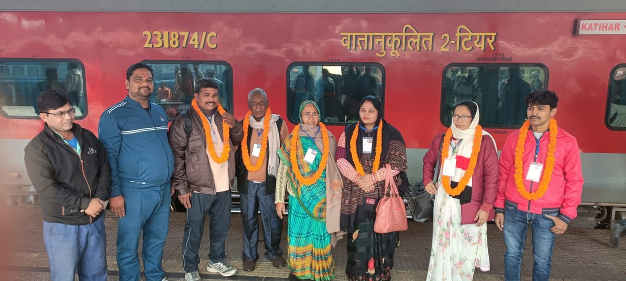 The distributor brothers reached Amritsar and got a grand welcome.