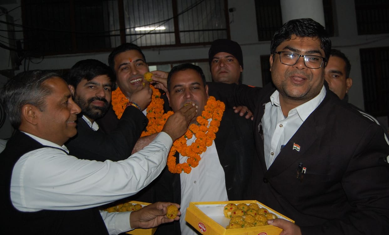 Rana's luck shines, he becomes the king of the bar