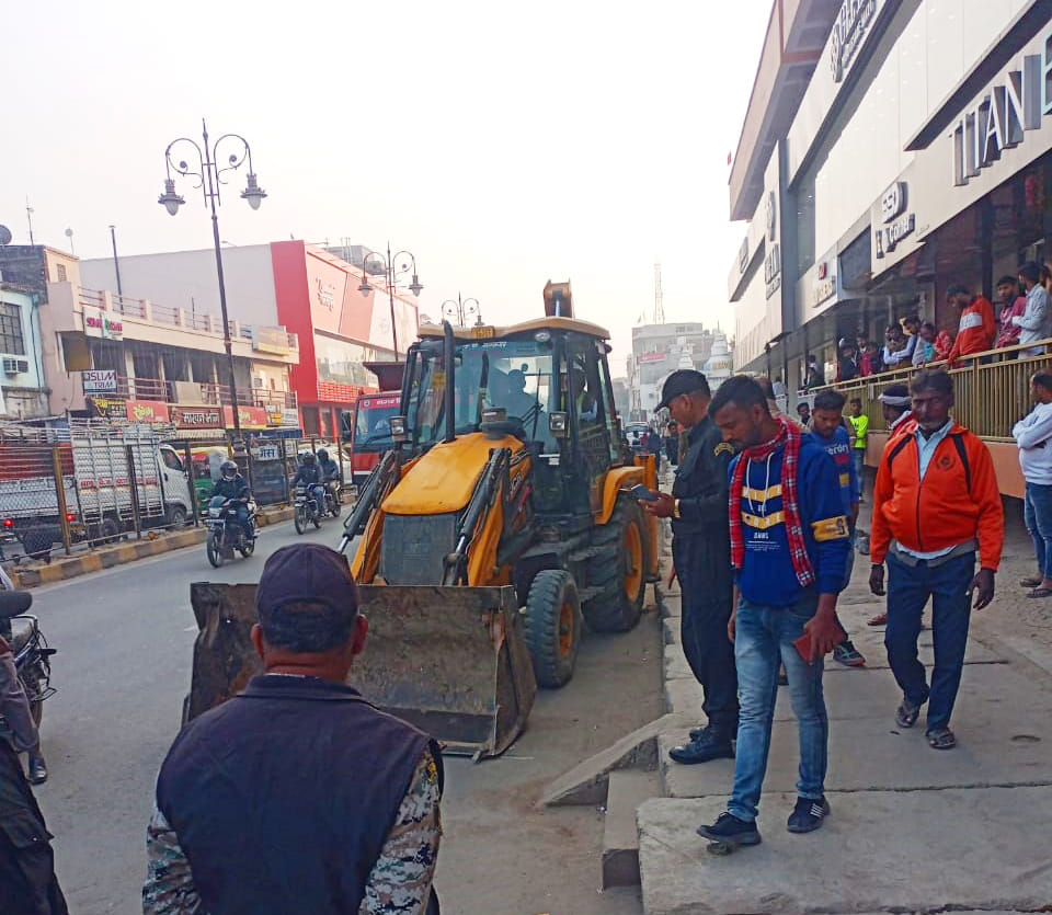 Golghar Corridor Lalji Tandon got it vacated by police