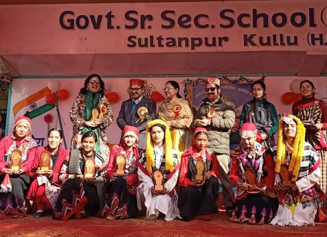 The meritorious students of Girls School Sultanpur got honour.