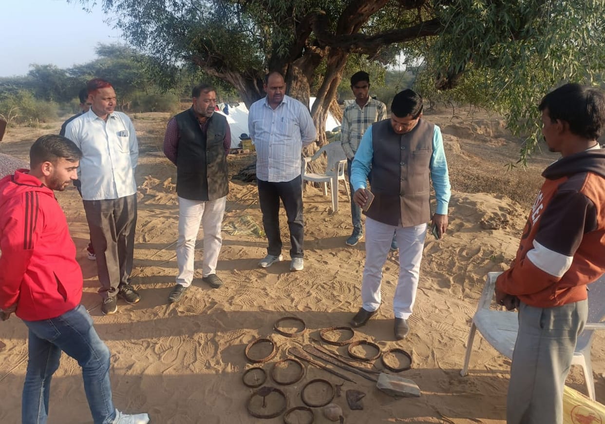 Kari Dharani team reached from Chandigarh, took along the items found during excavation