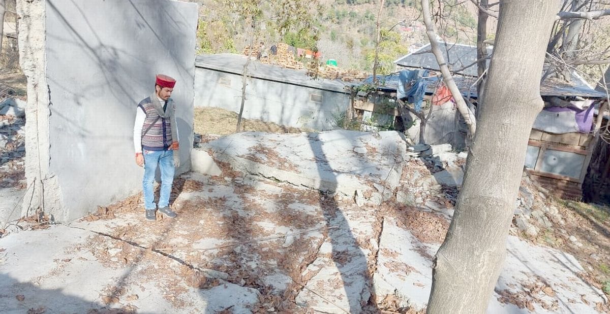 Storage tank built for irrigation broke as soon as water was poured