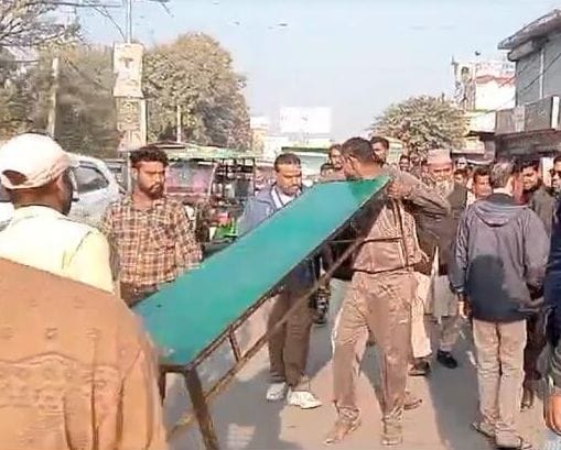 Municipality's baton against encroachment in Khatima market