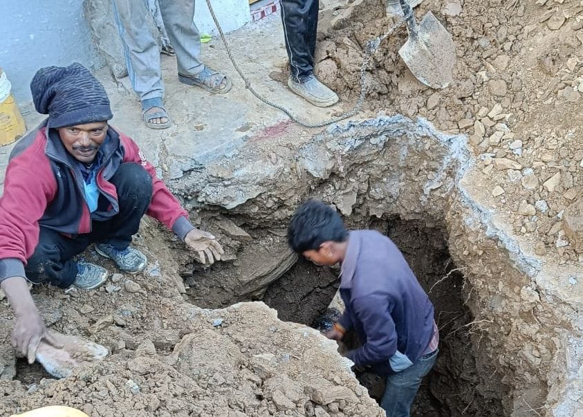 Drinking water crisis deepens due to bursting of main pipeline of wide lift scheme