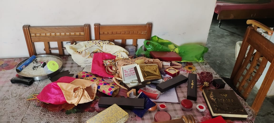 Theft worth lakhs in broad daylight from a locked house