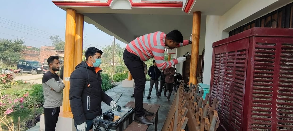 Theft of Rs 10 lakh from five houses in one night