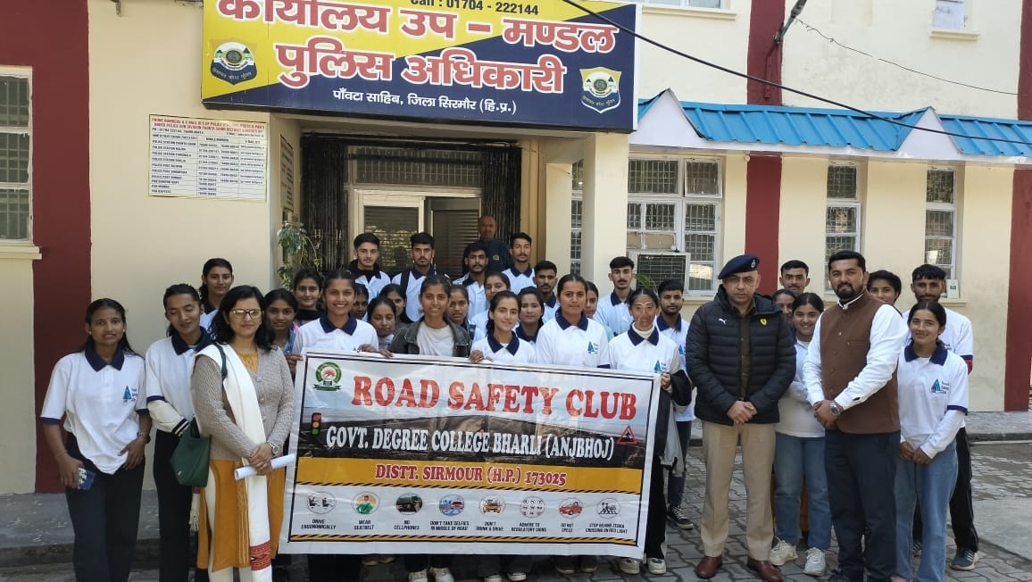bharli college students about traffic rules in traffic control room ponta