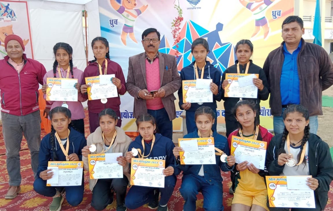 Mamta first in 800 meter race and Kanchana first in 1500 meter race