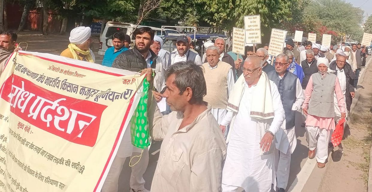 Central government should waive off all the loans of farmers: Tekram Kandela