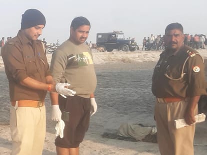 Woman's body found due to low water level in Ganga