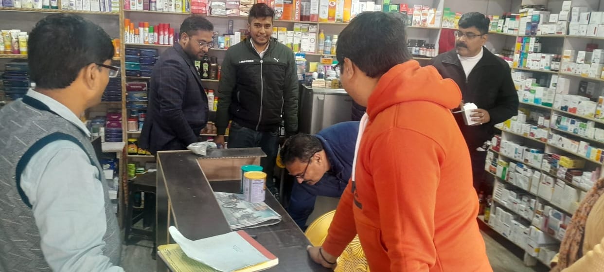 Expired medicine was being sold in Ramnagar