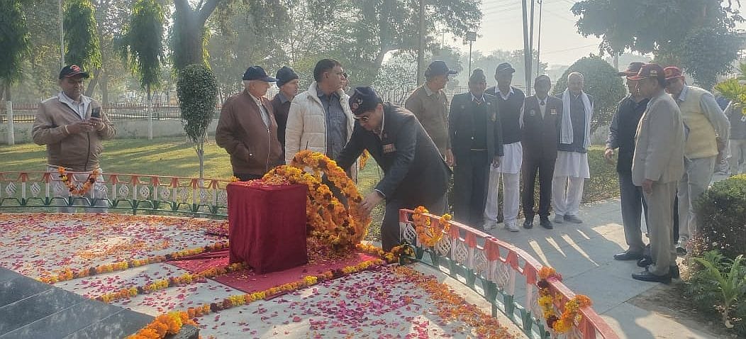 Vijay Diwas celebrated by paying homage to the martyrs