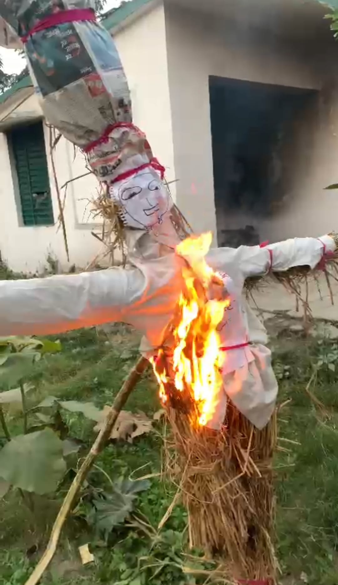 People burnt effigy of MP in Daugawan