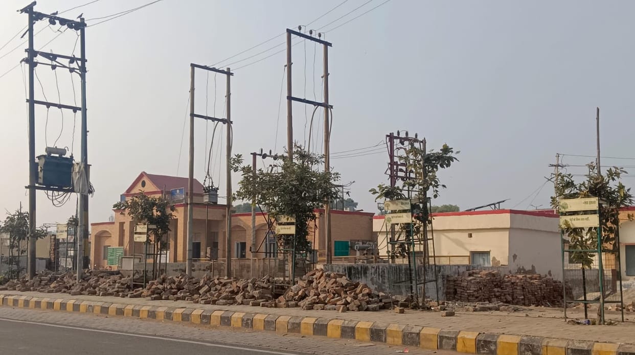 Green belt hinders beautification of city station