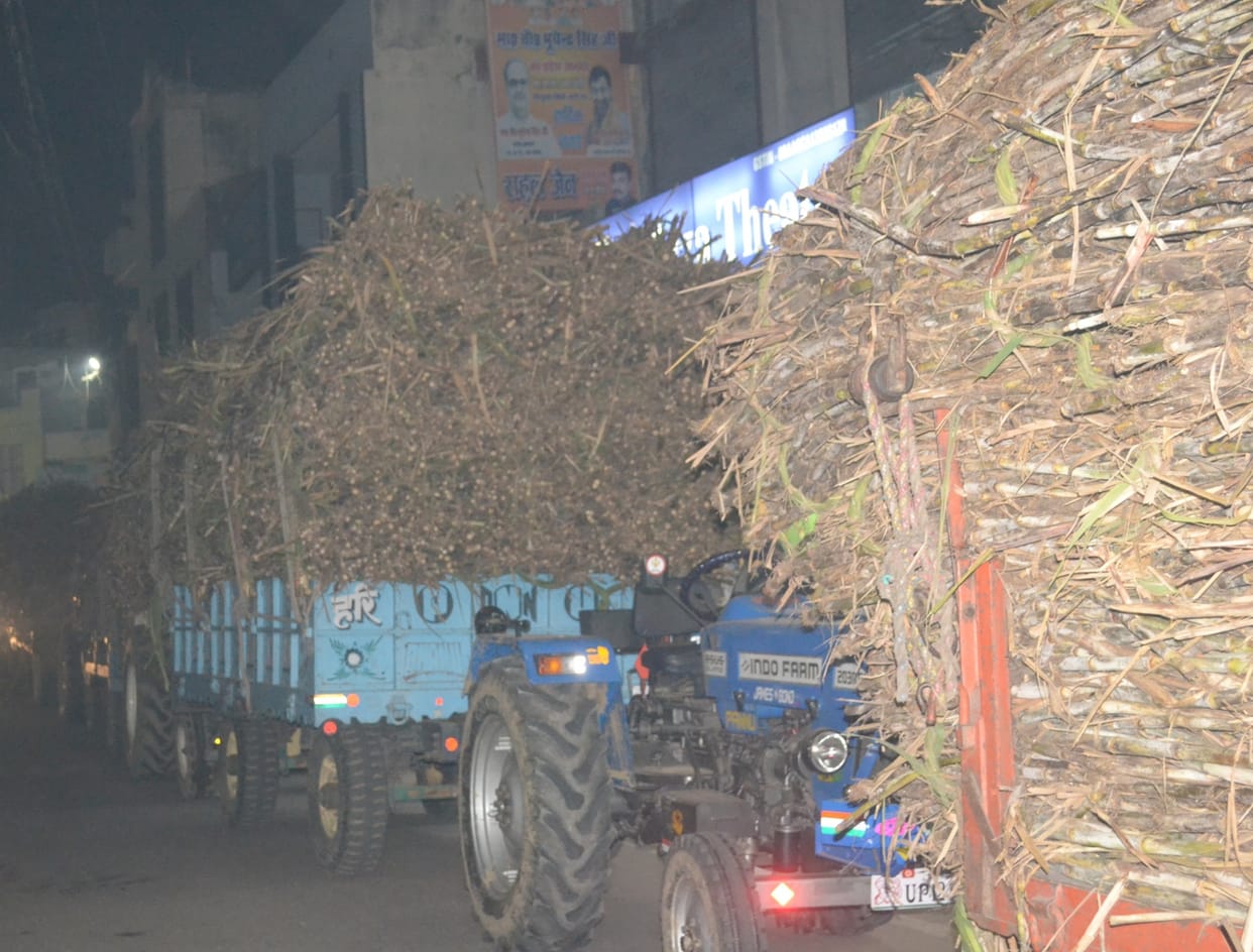 The city continued to struggle with the traffic jam of sugarcane vehicles.