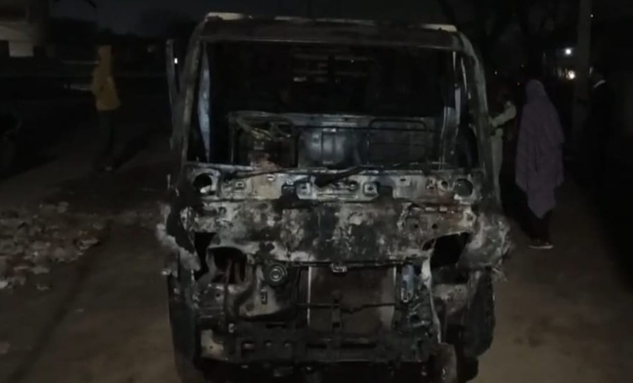 Vehicle caught fire due to short circuit, accident averted