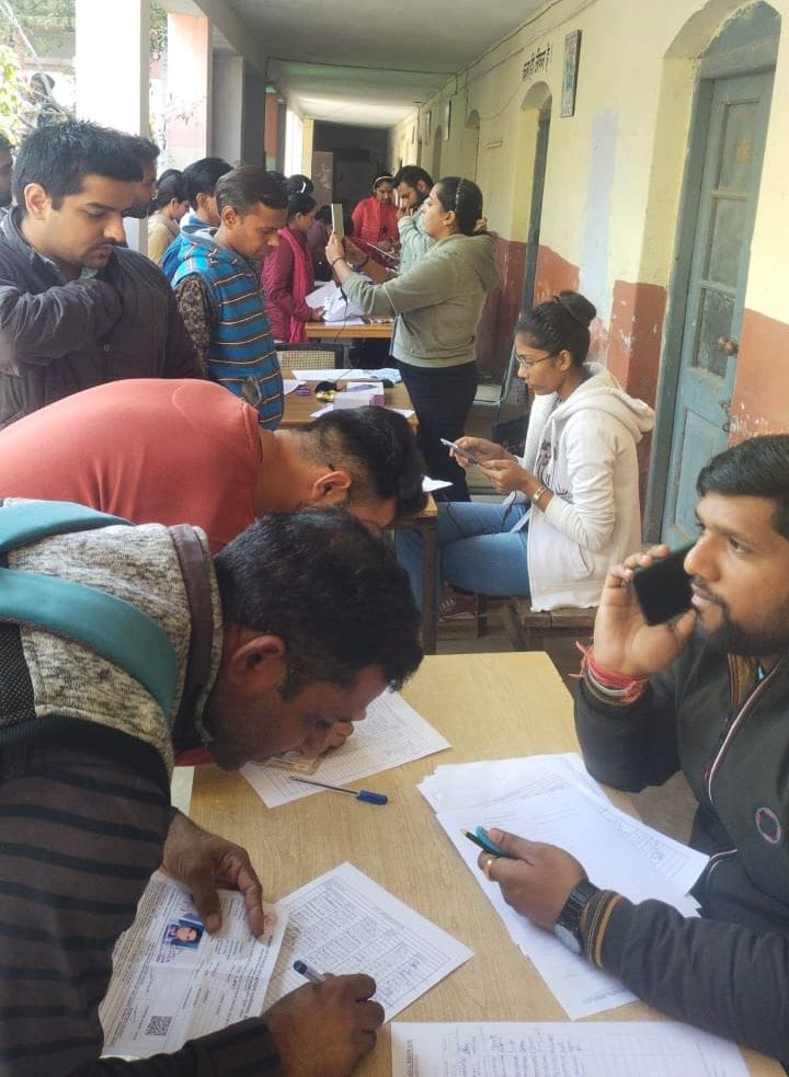Long queue for biometric, 1900 got verification done in two days