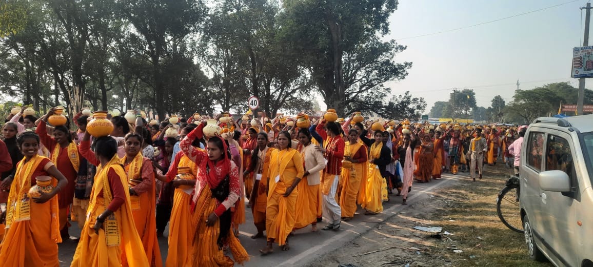 Kalash Yatra started before 108 Kundiya Gayatri Mahayagya
