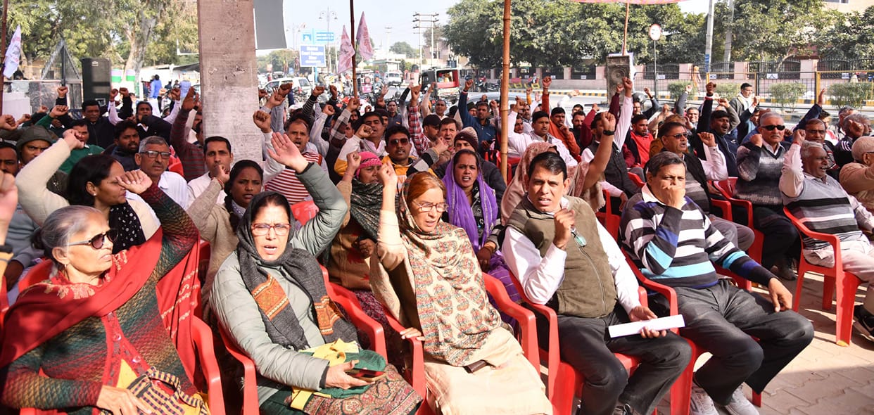 Haryana Employees Assembly held in front of Deputy Commissioner's office, 10 resolutions passed